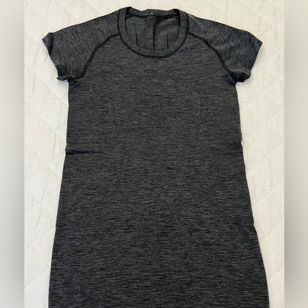 lululemon athletica Gray Short Sleeve Tee